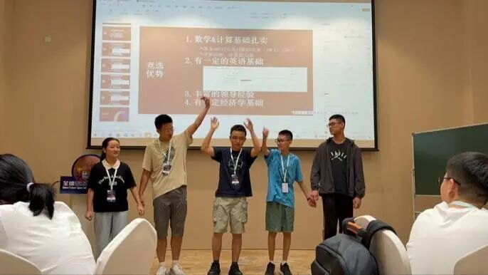 参赛团队进行管理层竞选陈述